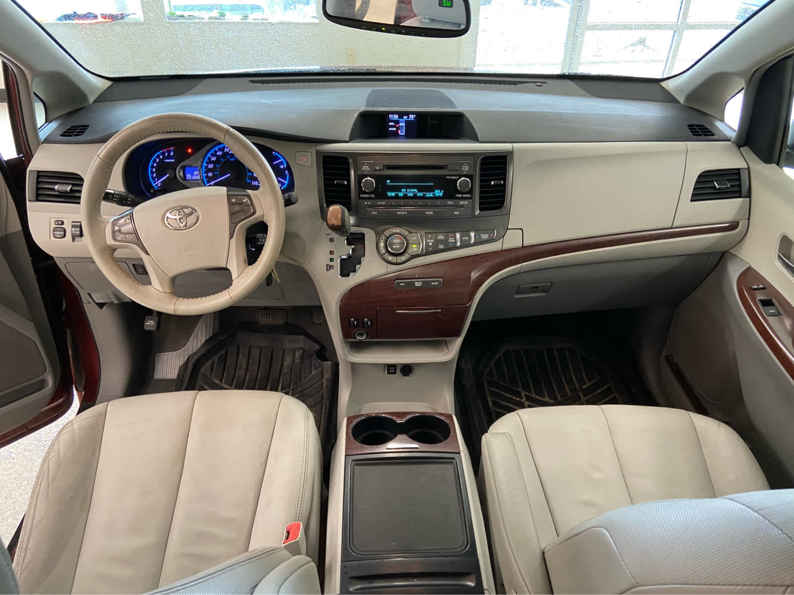 Used 2013 Toyota Sienna XLE FWD image 17