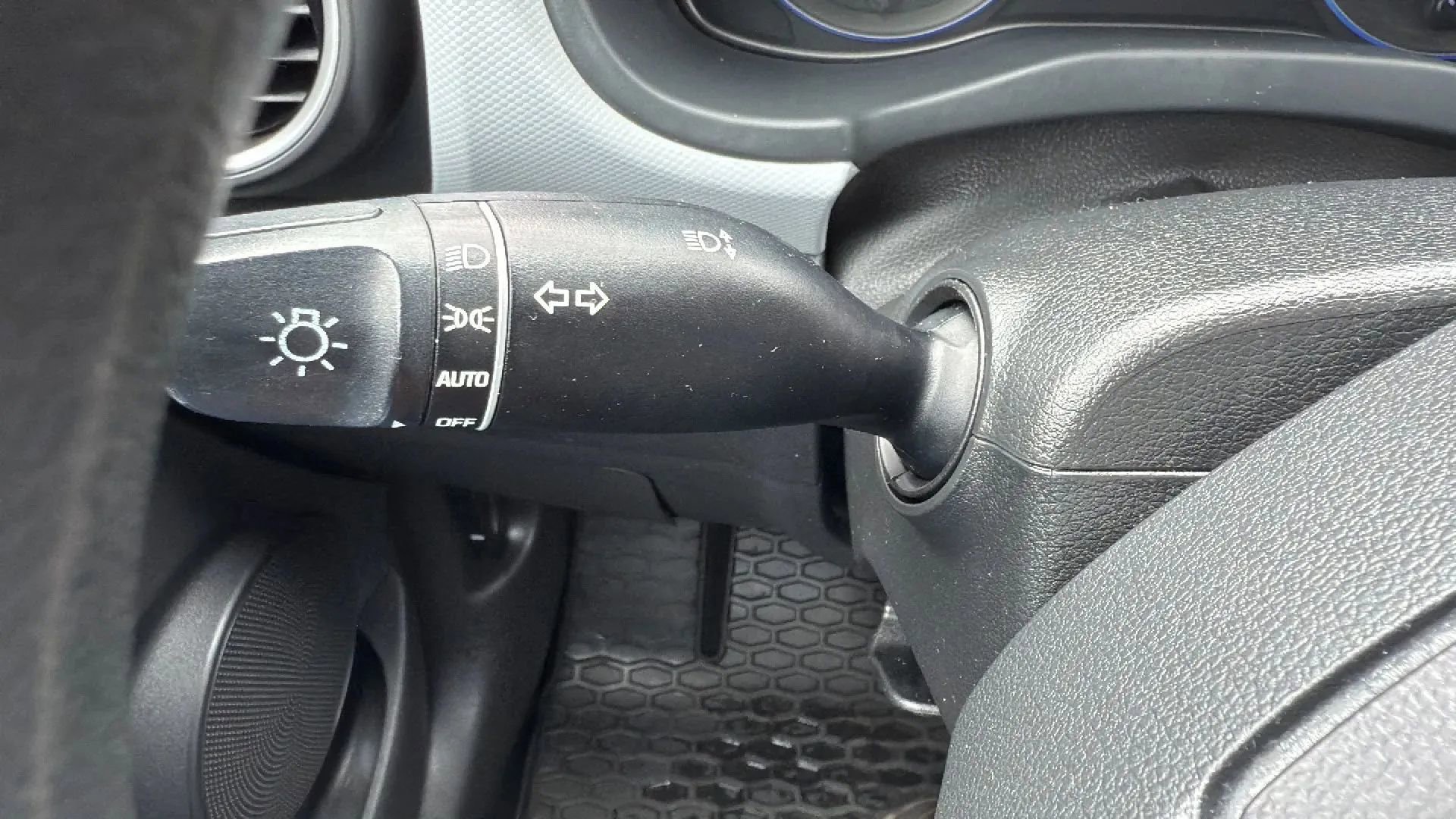 Used 2020 Hyundai Kona SE image 14