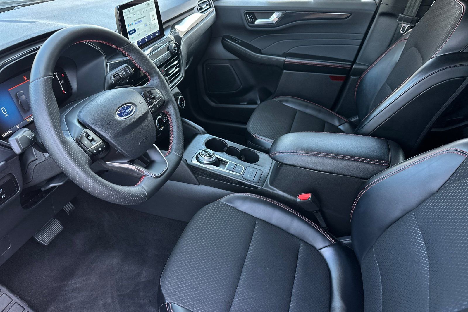 Certified 2025 Ford Escape ST-Line AWD/4WD image 9