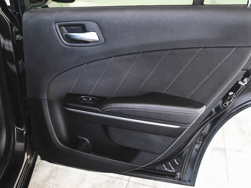 Used 2018 Dodge Charger SXT Plus RWD image 13