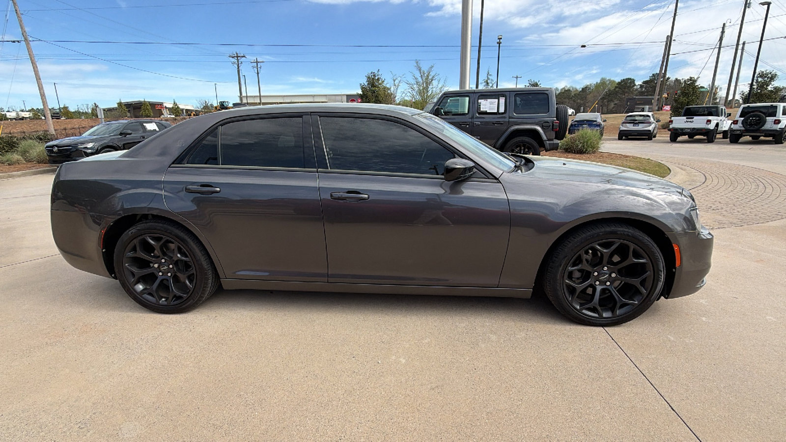 Used 2020 Chrysler 300 Touring w/ Sport Appearance Package image 7