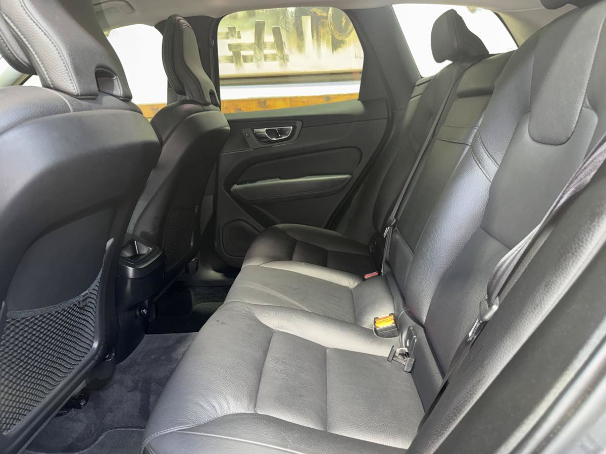 Used 2019 Volvo XC60 T6 Momentum w/ Multimedia Package AWD/4WD image 25