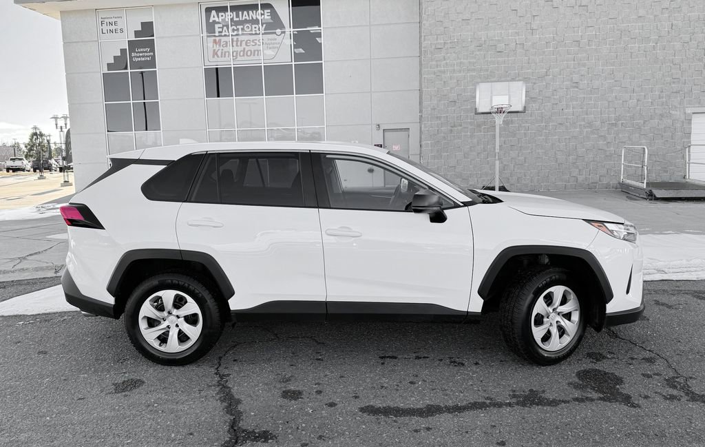 Used 2024 Toyota RAV4 LE image 5