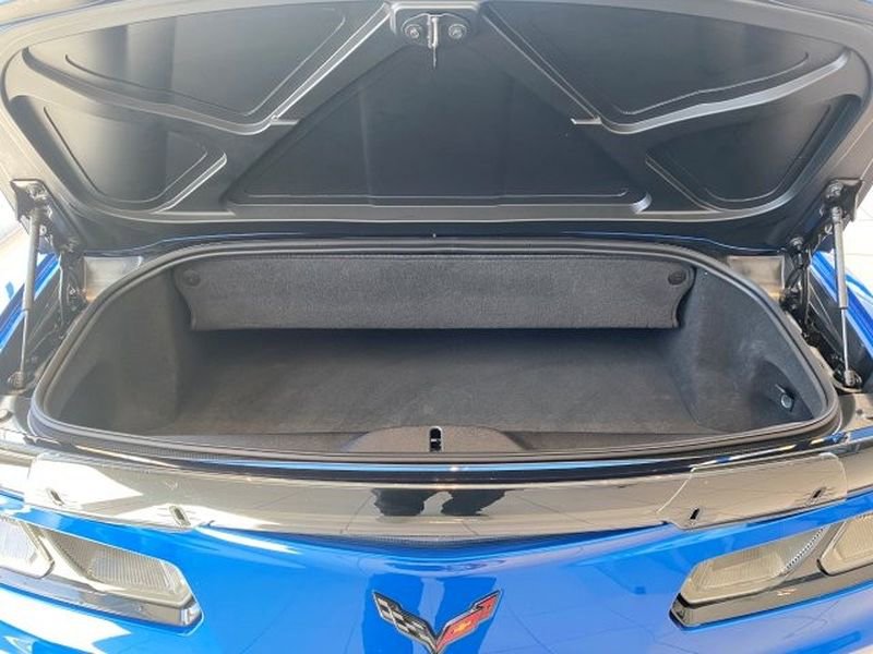 Used 2015 Chevrolet Corvette Z06 w/ 3LZ Preferred Equipment Group RWD image 6