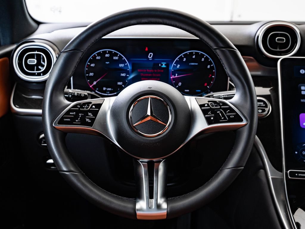 Used 2025 Mercedes-Benz GLC 300 4MATIC image 40