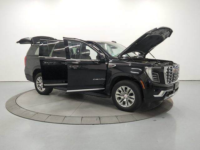 Used 2025 GMC Yukon XL Denali AWD/4WD image 10