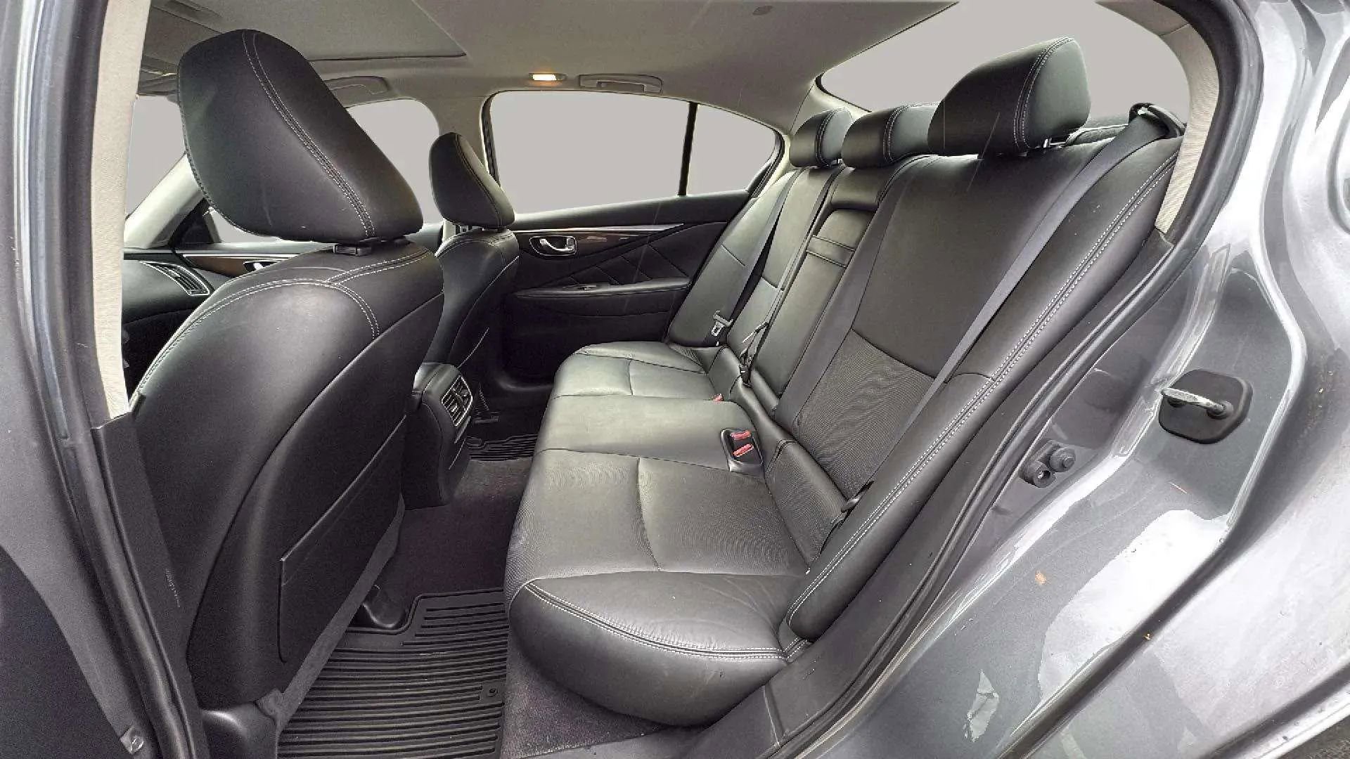 Used 2016 INFINITI Q50 3.0t Premium w/ Driver Assistance Package image 17