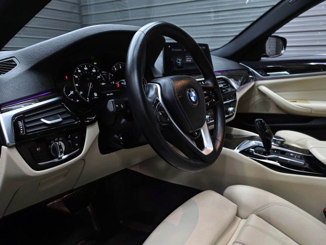 Used 2018 BMW 530i xDrive AWD/4WD image 11