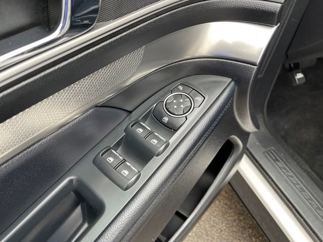 Used 2018 Ford Explorer XLT w/ Equipment Group 202A image 9