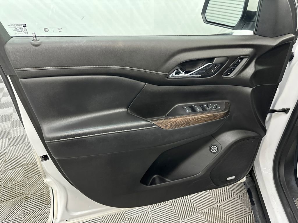 Used 2020 GMC Acadia Denali w/ Technology Package FWD image 11