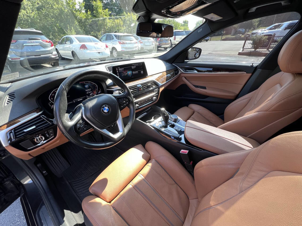 Used 2020 BMW 530i xDrive w/ Premium Package image 12