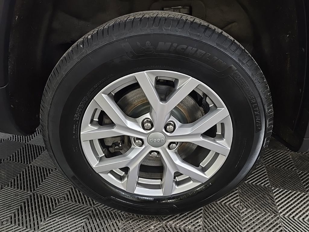 Used 2021 Jeep Grand Cherokee L Limited AWD/4WD image 14