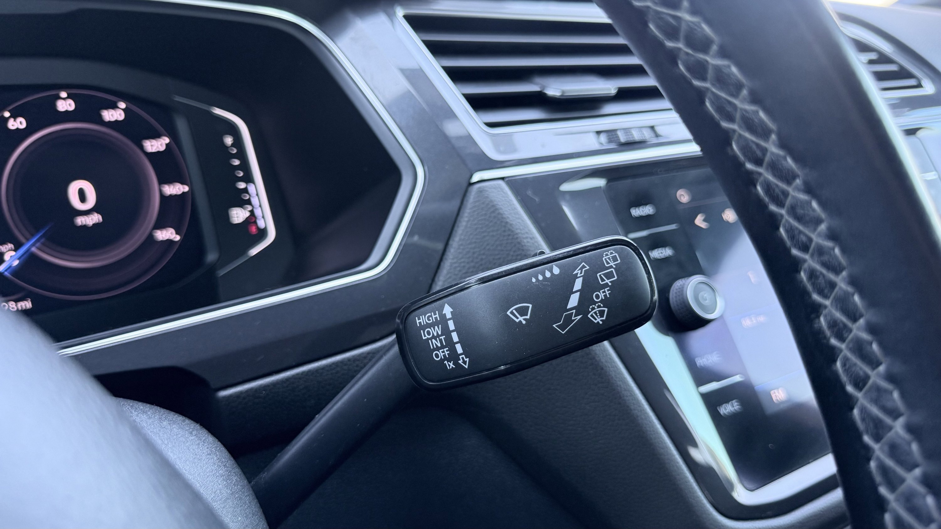 Used 2019 Volkswagen Tiguan SEL R-Line FWD image 67
