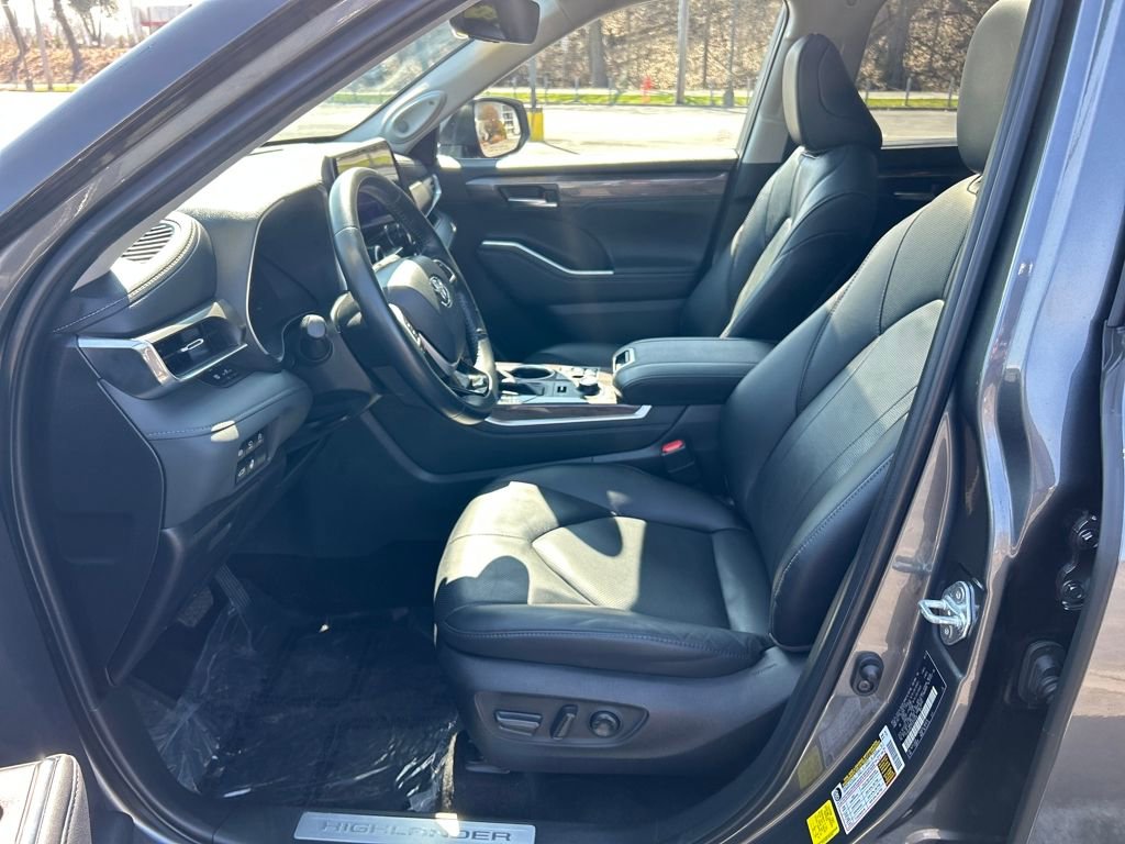 Used 2023 Toyota Highlander Limited image 19