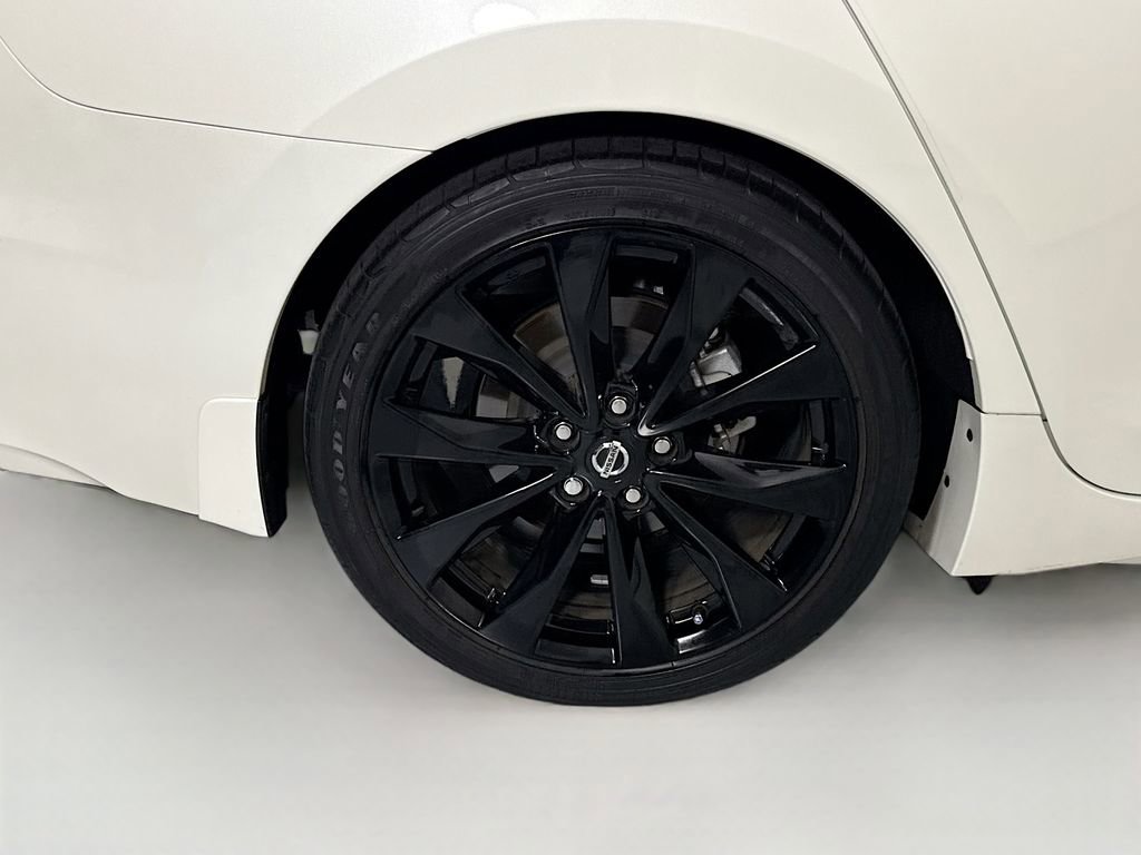 Used 2022 Nissan Maxima SR w/ Sport Mat Group FWD image 33