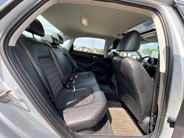 Used 2015 Volkswagen Passat 1.8T SEL Premium FWD image 14