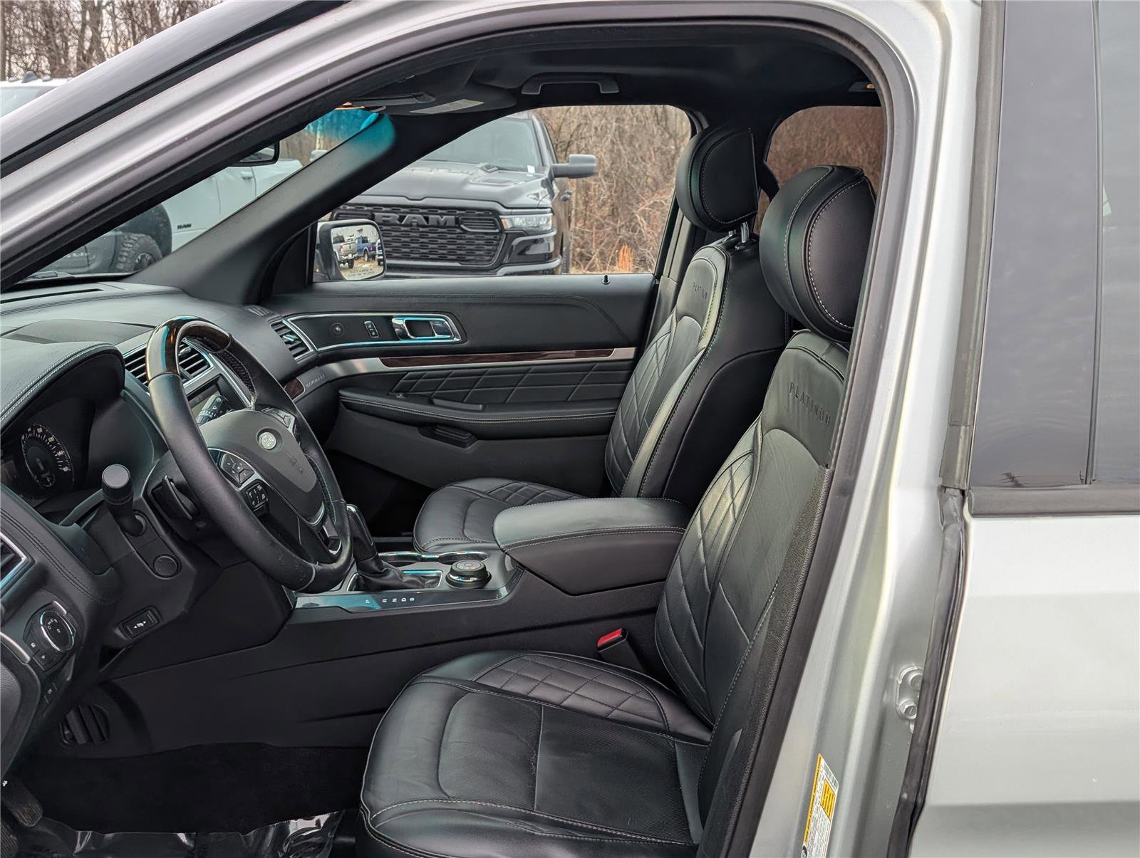 Used 2017 Ford Explorer Platinum image 17