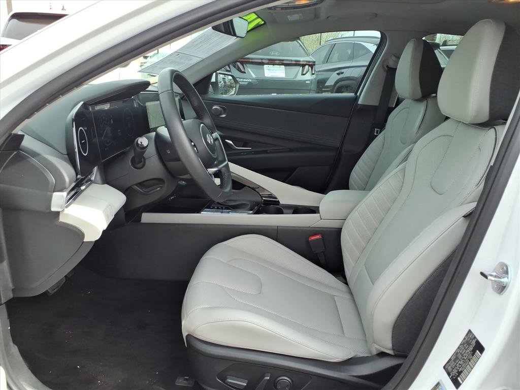 Certified 2025 Hyundai Elantra Limited image 19