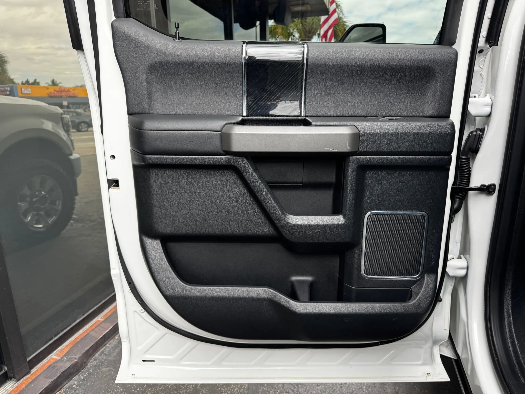 Used 2020 Ford F350 Platinum w/ FX4 Off-Road Package AWD/4WD image 22