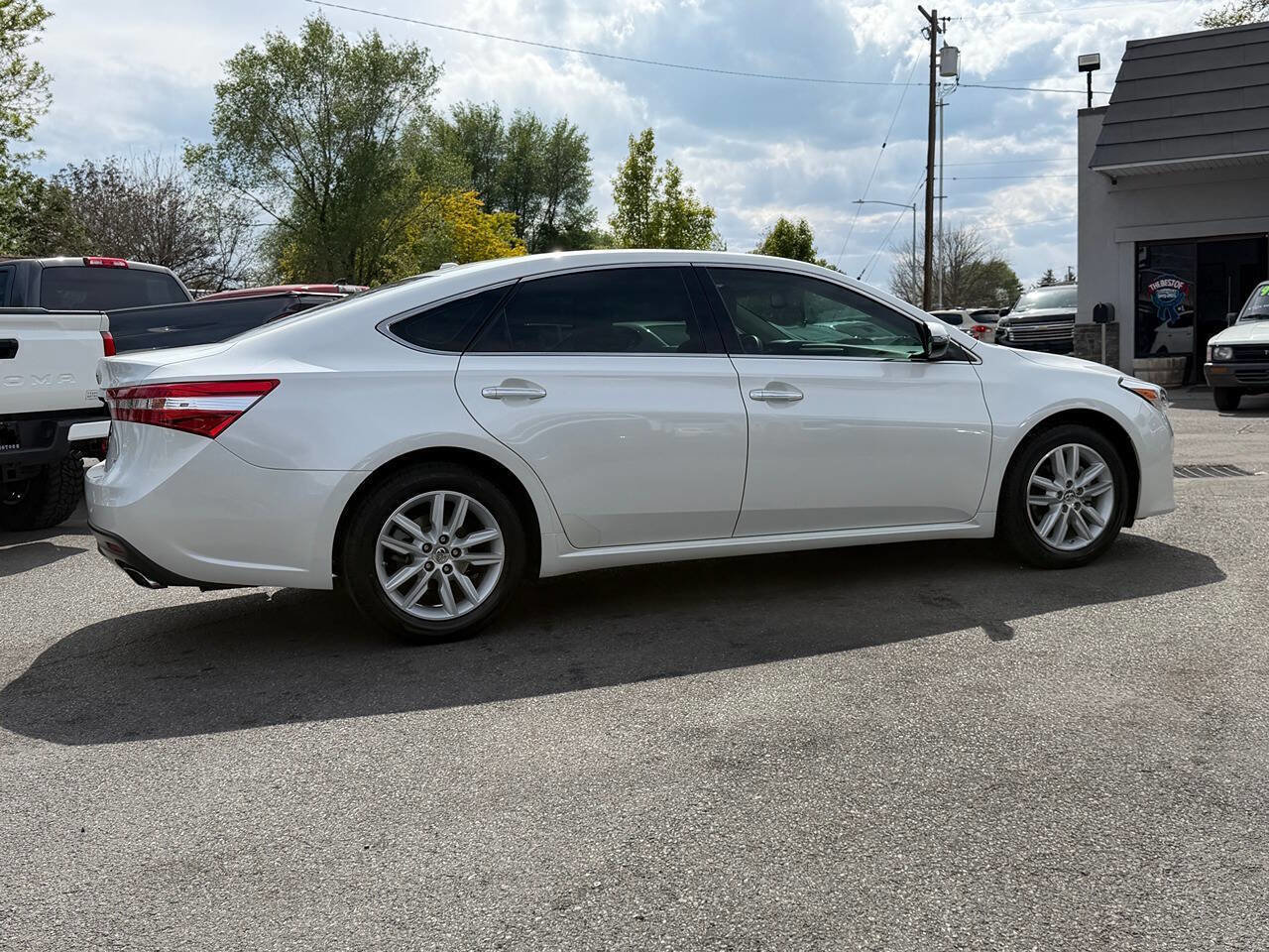 Used 2014 Toyota Avalon XLE Premium FWD image 19