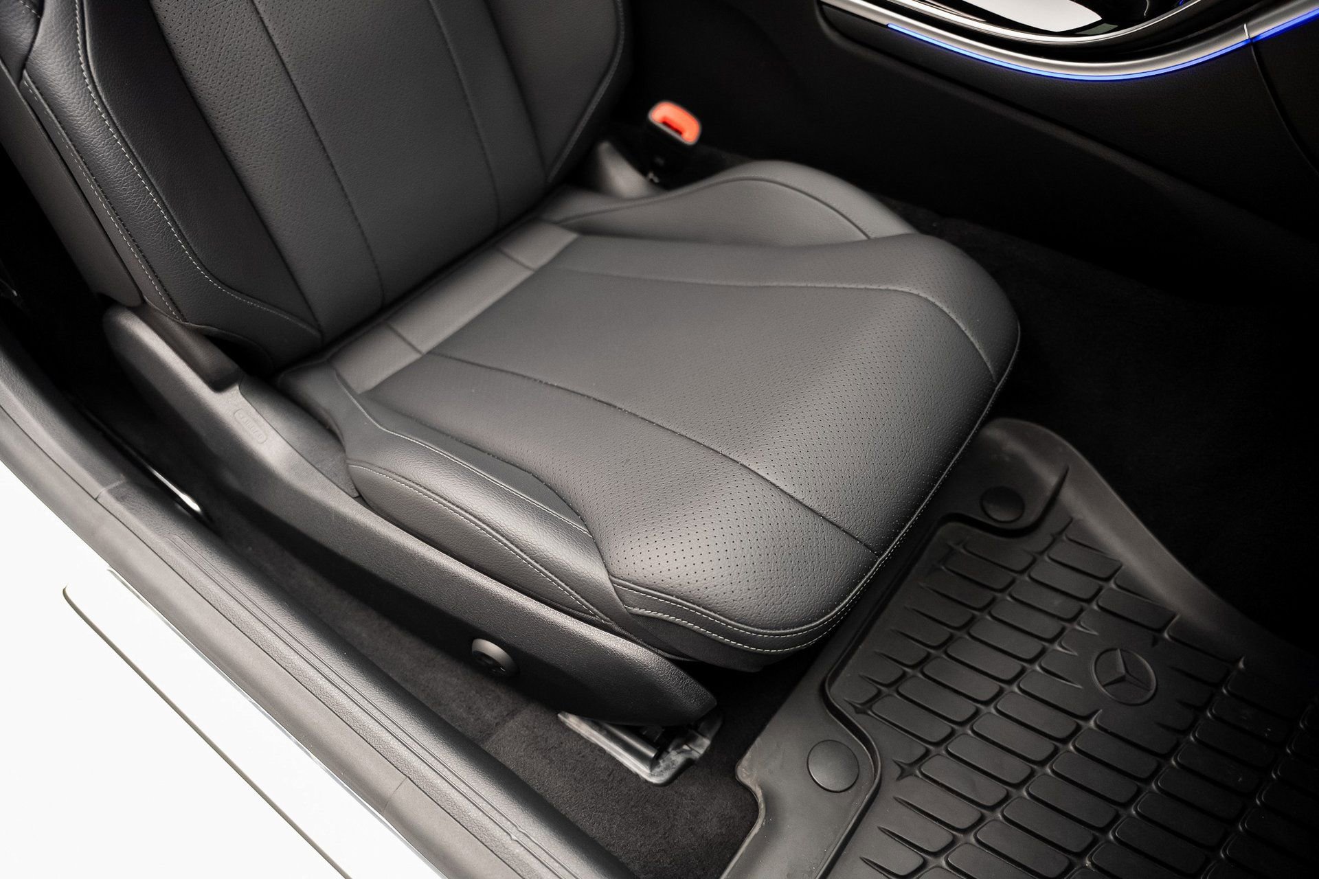 Used 2024 Mercedes-Benz CLE 300 4MATIC Coupe image 60