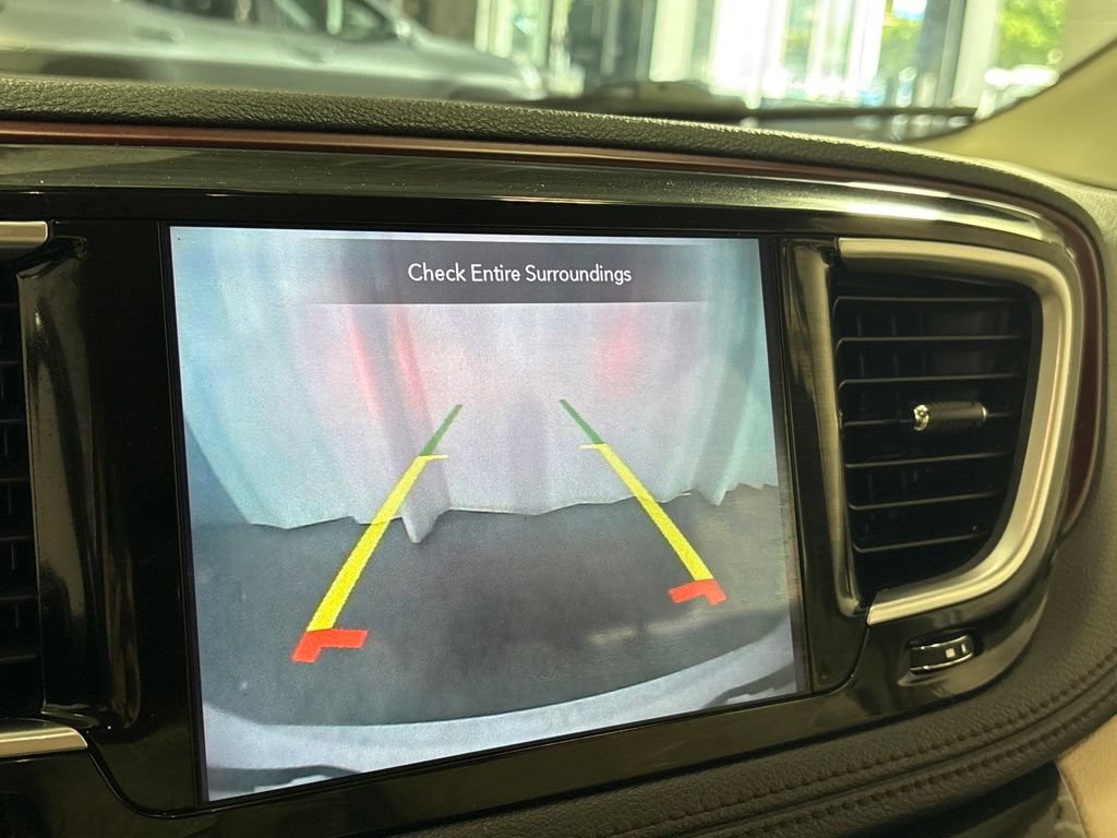 Used 2020 Chrysler Pacifica Limited FWD image 15