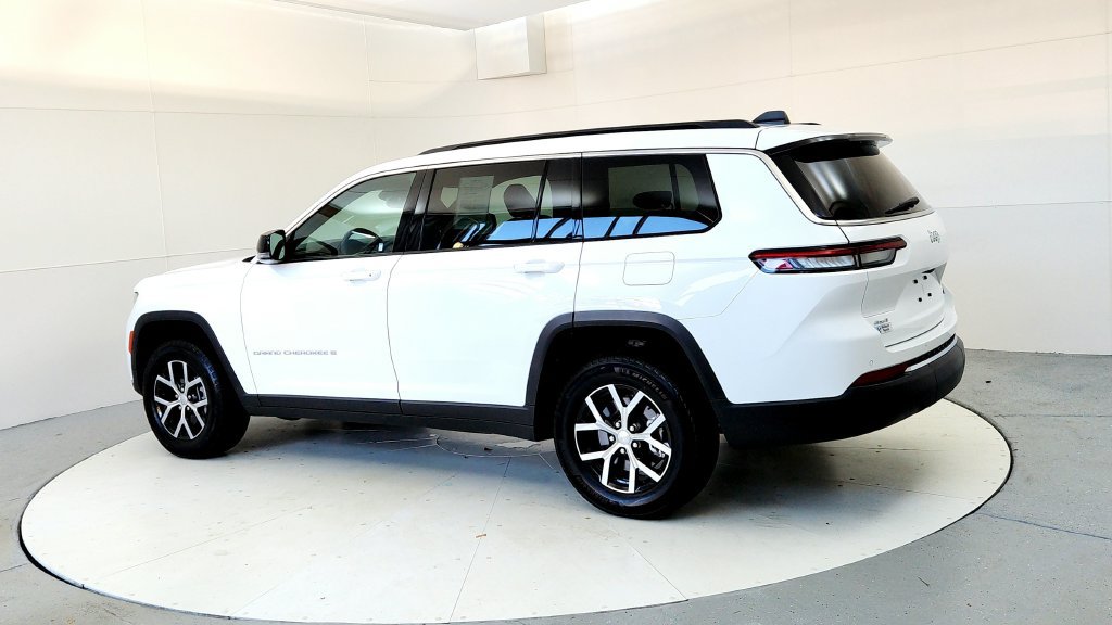 Used 2024 Jeep Grand Cherokee L Limited AWD/4WD image 4