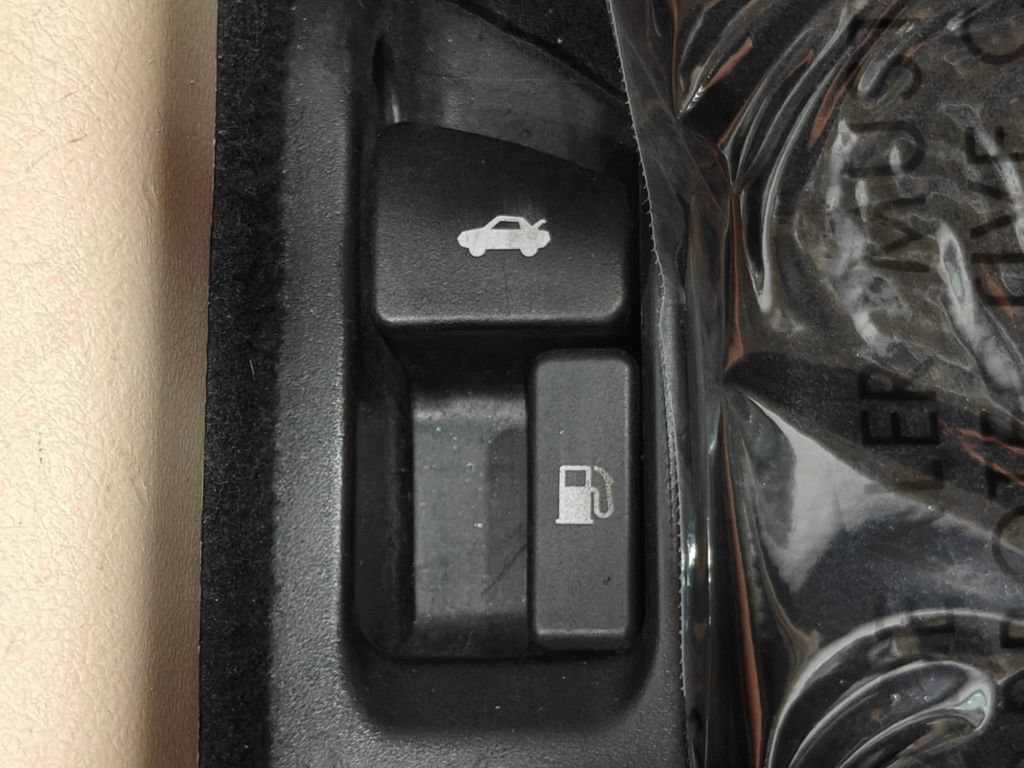 Used 2014 Toyota Camry LE FWD image 14