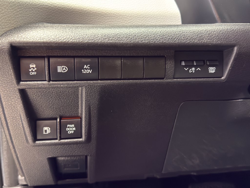 Used 2025 Toyota Sienna XLE w/ XLE Plus Package FWD image 19