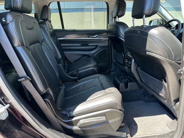 Used 2023 Jeep Grand Cherokee L Limited w/ Black Appearance Package AWD/4WD image 10