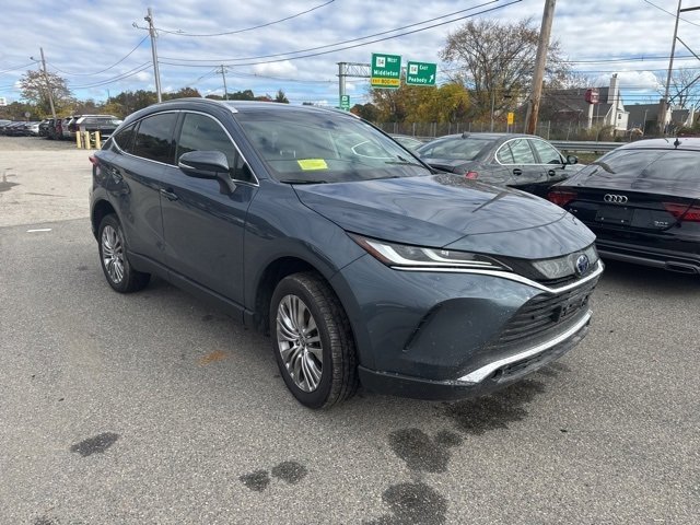 Used 2022 Toyota Venza image 1