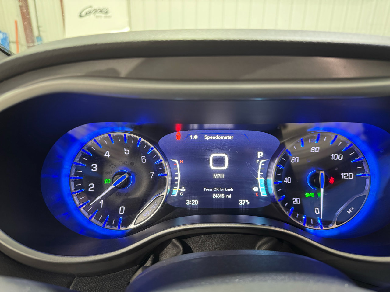 Used 2025 Chrysler Pacifica Select image 15