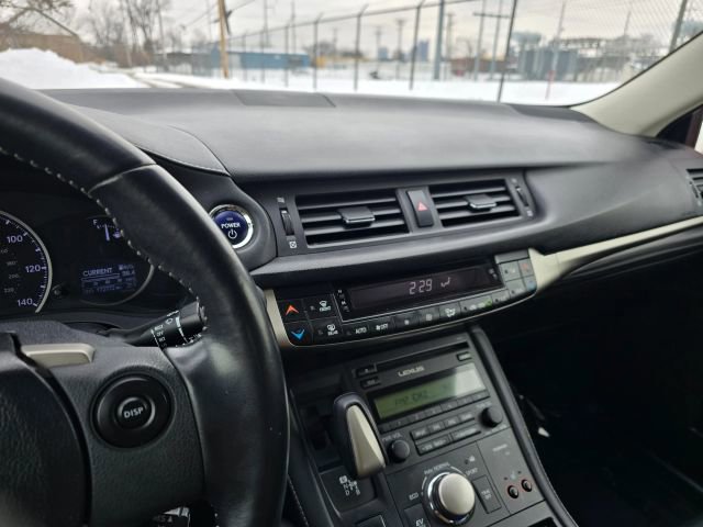 Used 2015 Lexus CT 200h image 27