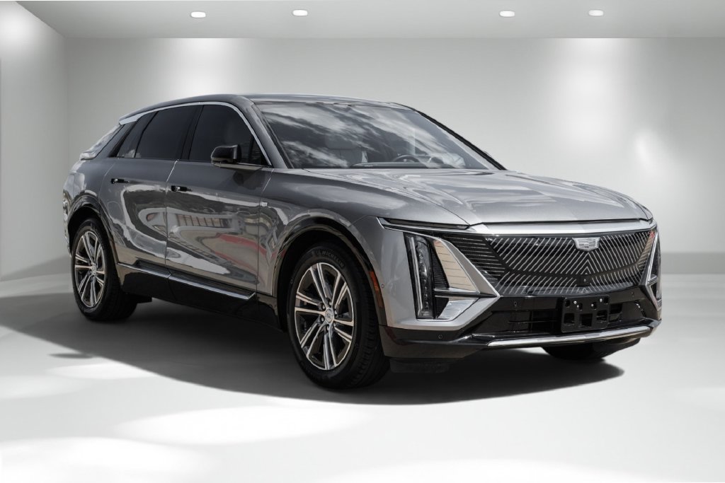 Used 2024 Cadillac Lyriq Luxury w/ LPO, Floor Liner Package RWD image 6