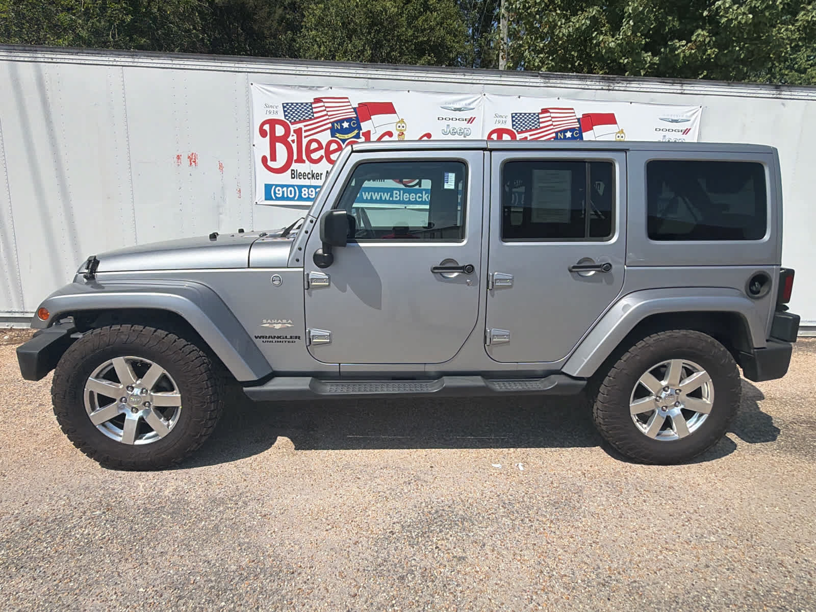 Used 2013 Jeep Wrangler Unlimited Sahara AWD/4WD image 7
