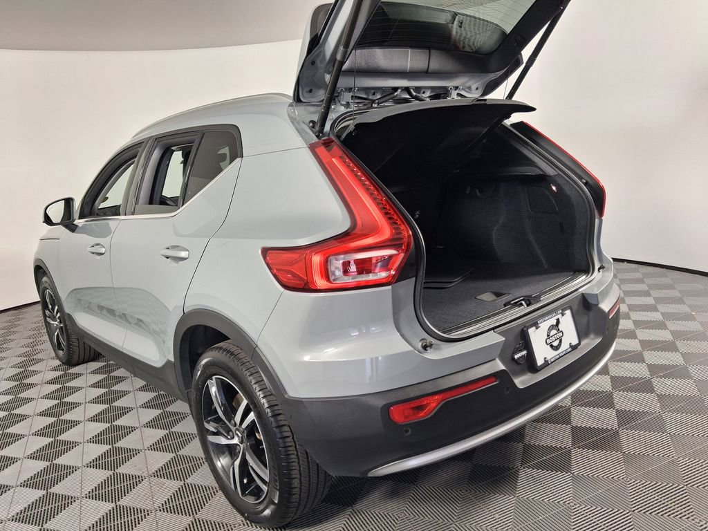 Used 2025 Volvo XC40 B5 Core AWD/4WD image 15