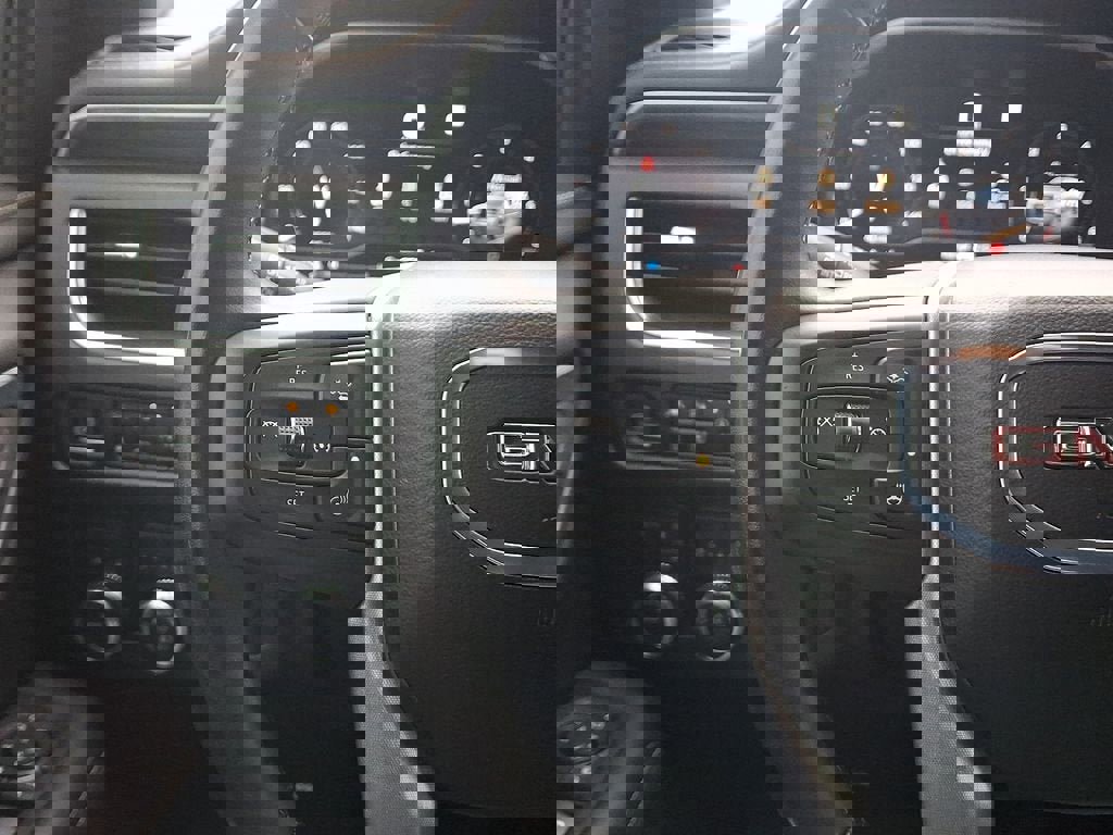 Certified 2024 GMC Yukon SLT w/ SLT Luxury Package image 21