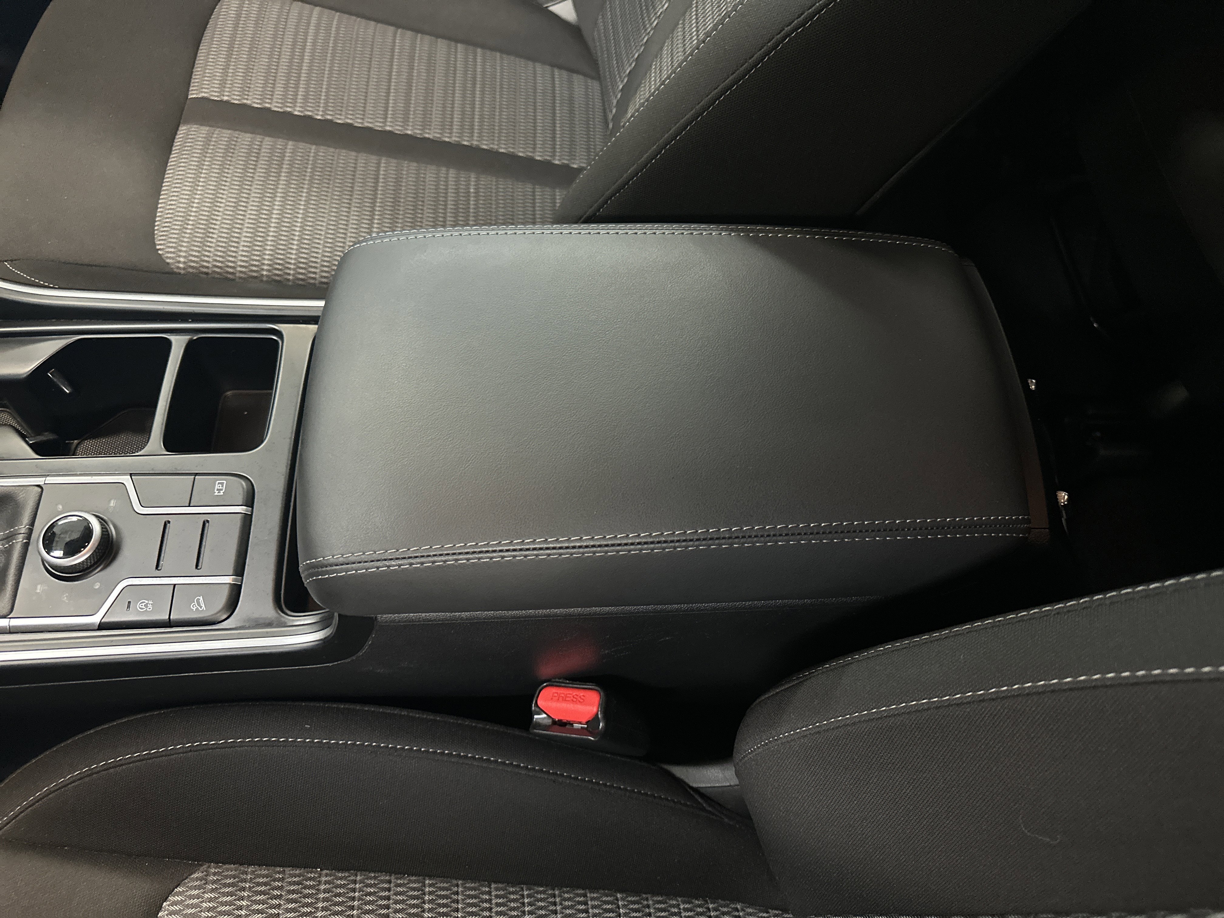 Used 2023 Kia Sorento LX image 28