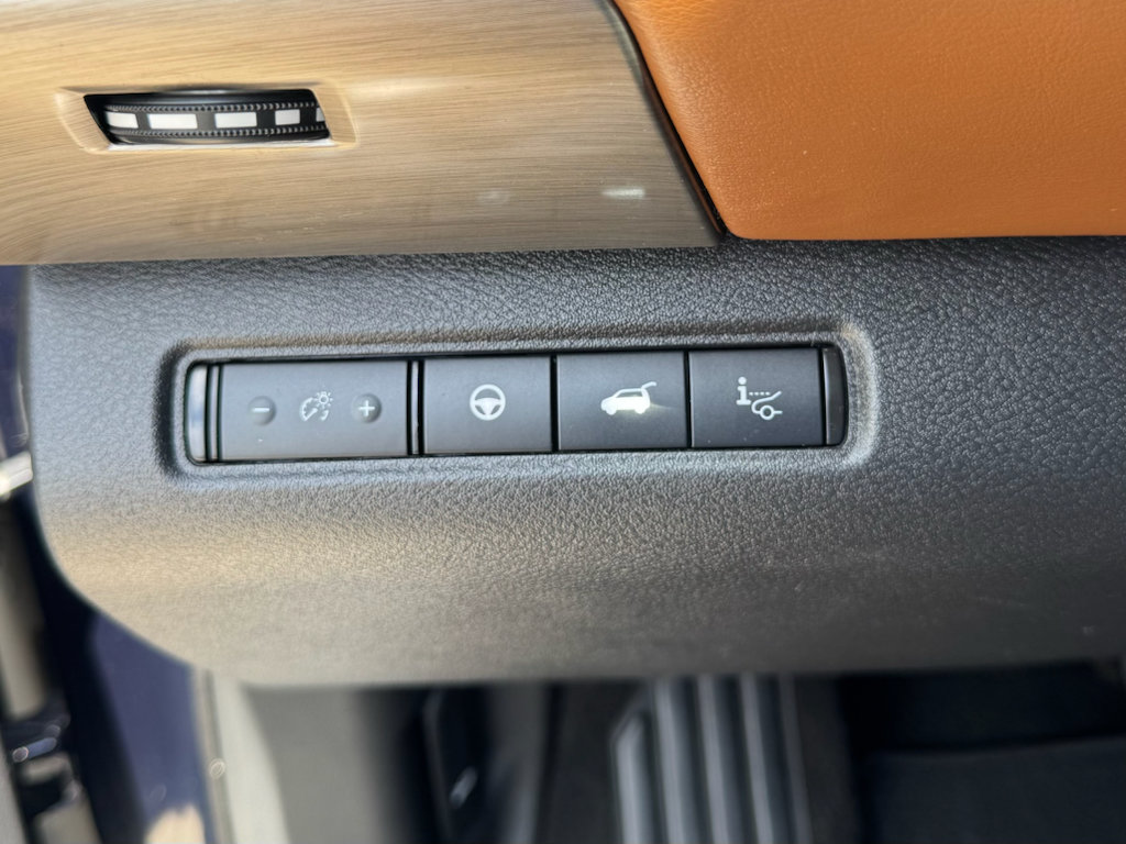 Used 2024 Nissan Pathfinder Platinum w/ Cargo Package FWD image 13