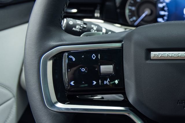 Used 2023 Land Rover Range Rover Evoque R-Dynamic SE image 15