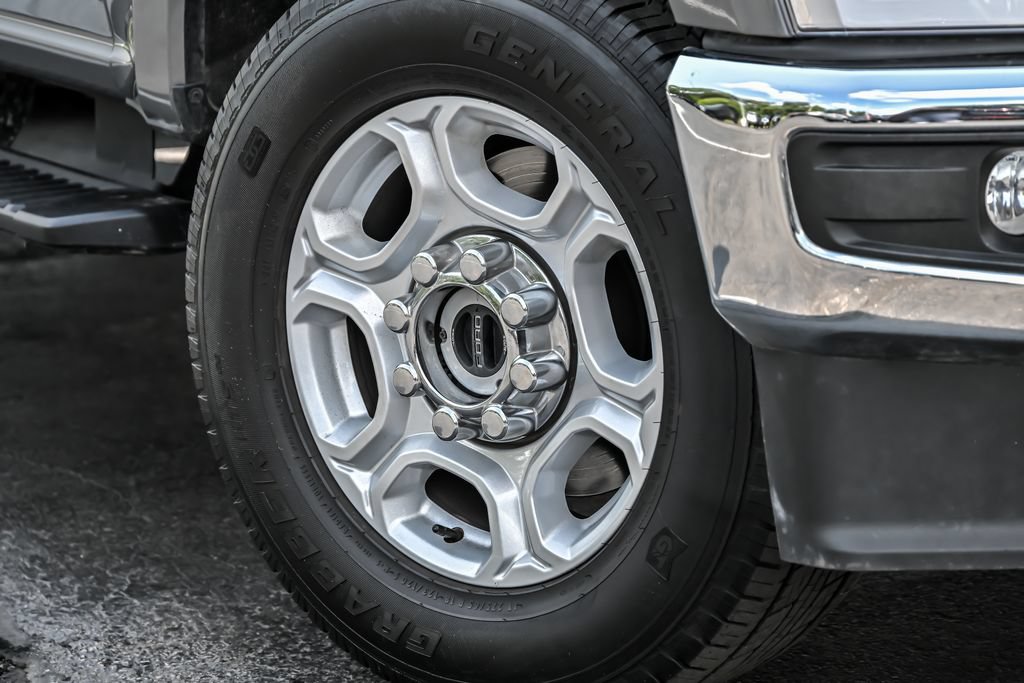 Certified 2025 Ford F250 XLT AWD/4WD image 3