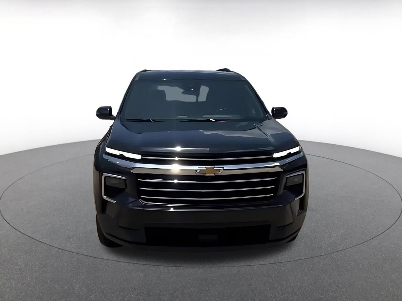 Used 2025 Chevrolet Traverse LT FWD image 4