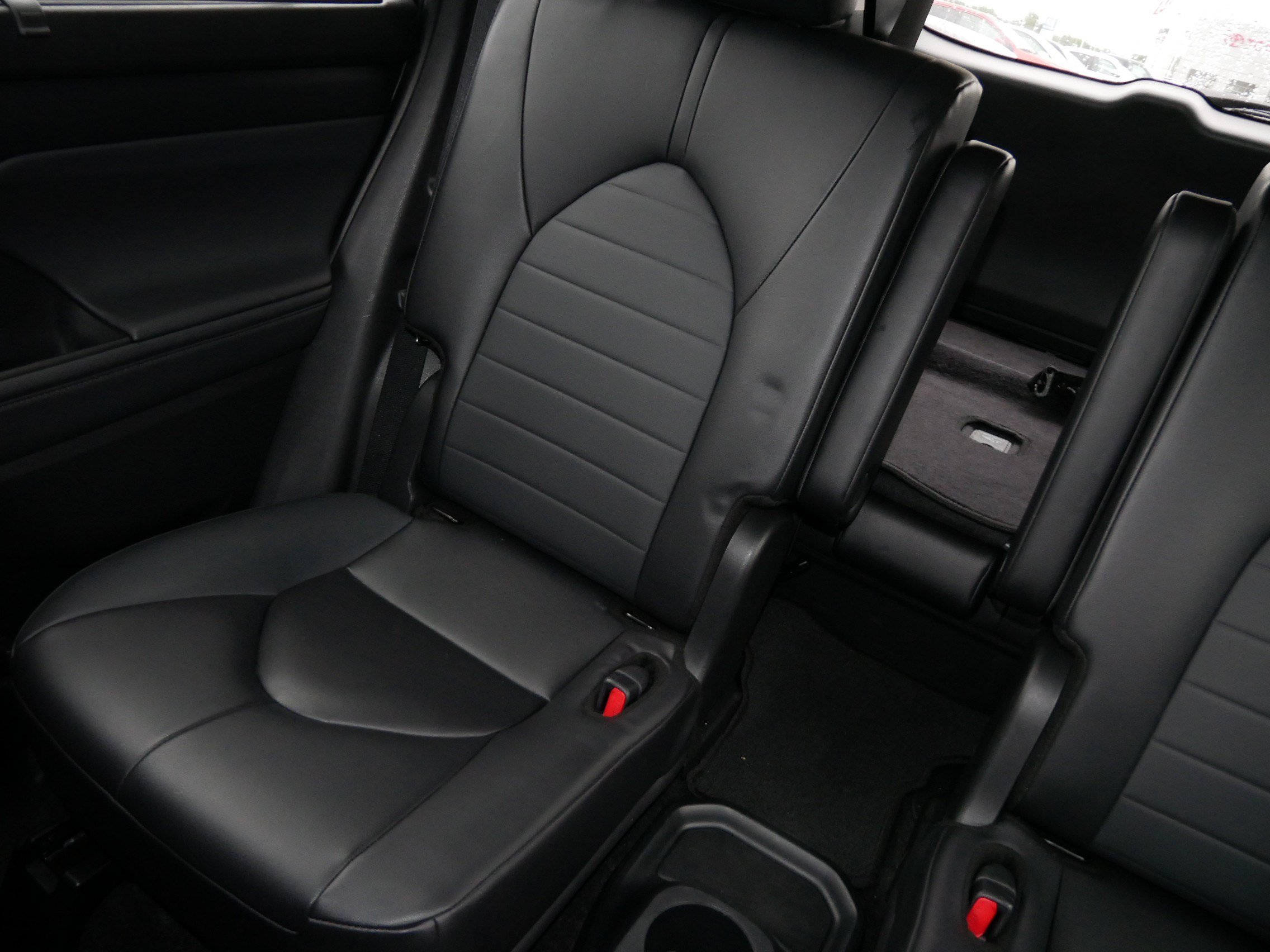 Used 2024 Toyota Highlander XLE AWD/4WD image 12