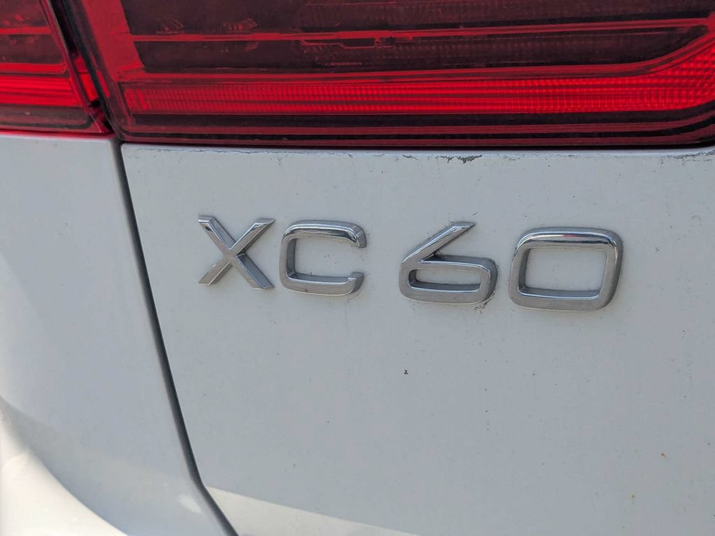Certified 2024 Volvo XC60 B5 Ultimate w/ Protection Package Premier AWD/4WD image 16