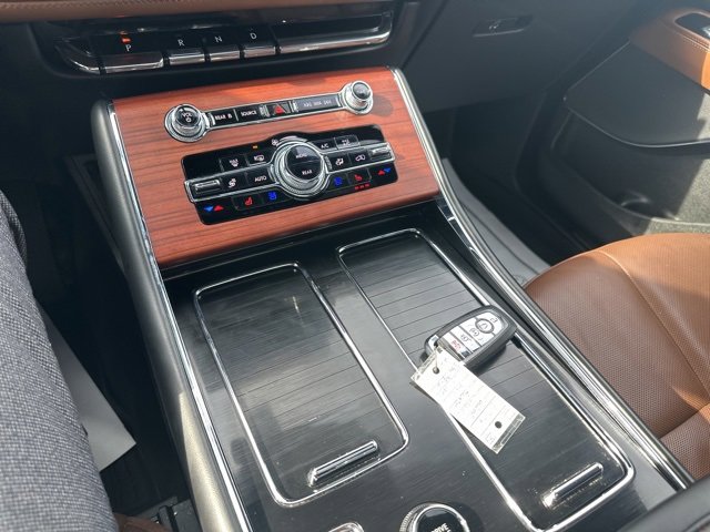 Used 2023 Lincoln Aviator Reserve w/ Equipment Group 201A image 36
