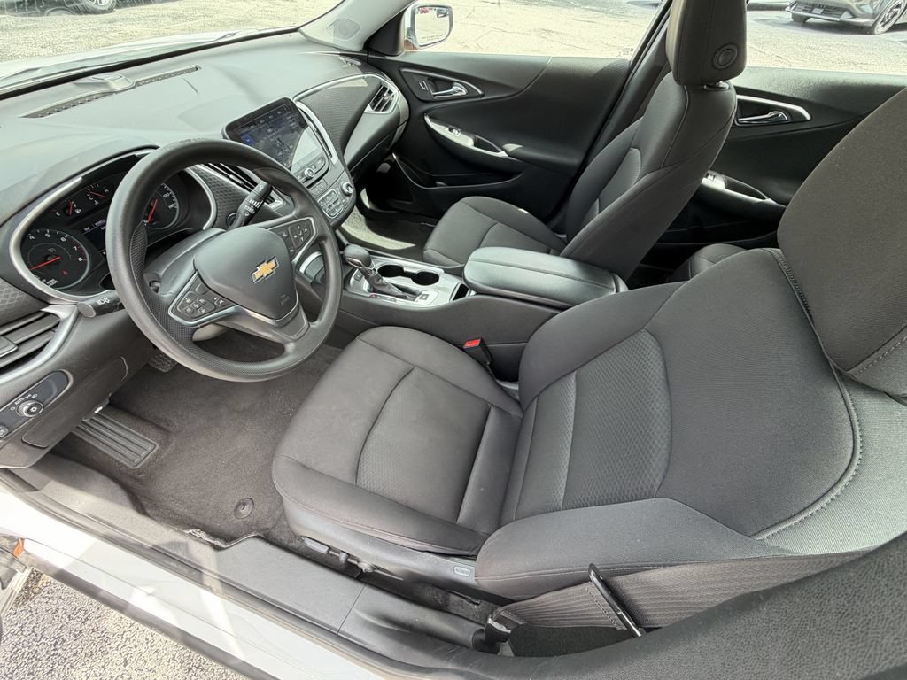 Used 2024 Chevrolet Malibu LT FWD image 17