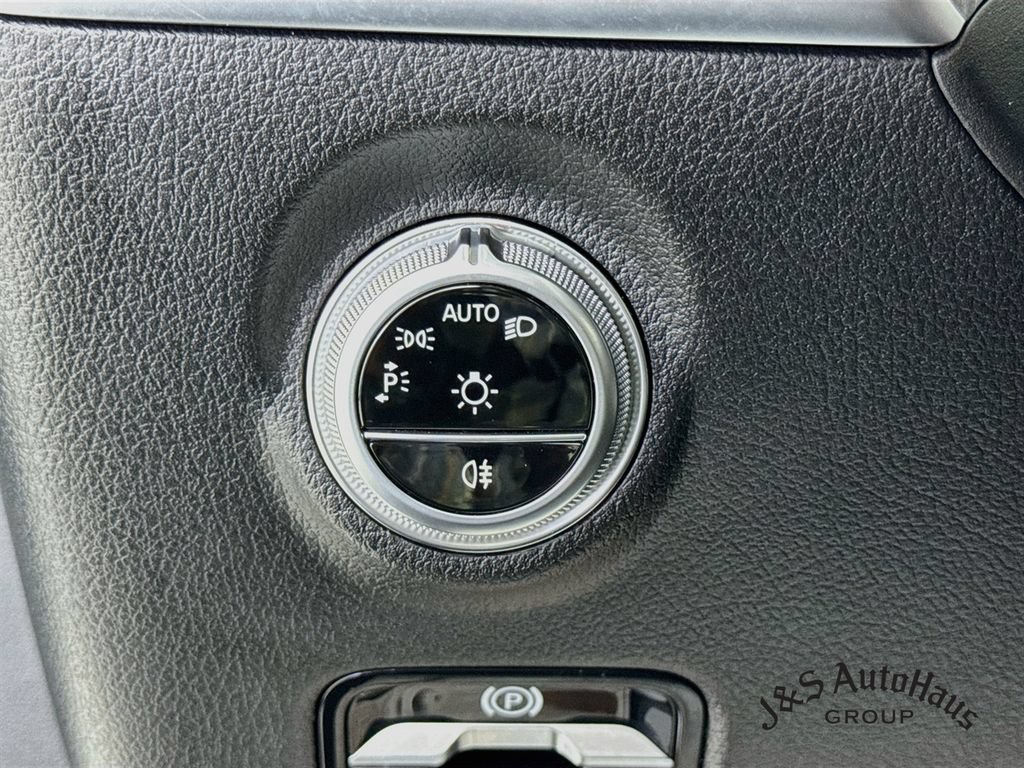 Used 2023 Mercedes-Benz C 300 4MATIC Sedan w/ AMG Line w/ Night Package image 10