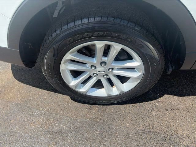 Used 2017 Ford Explorer XLT FWD image 43