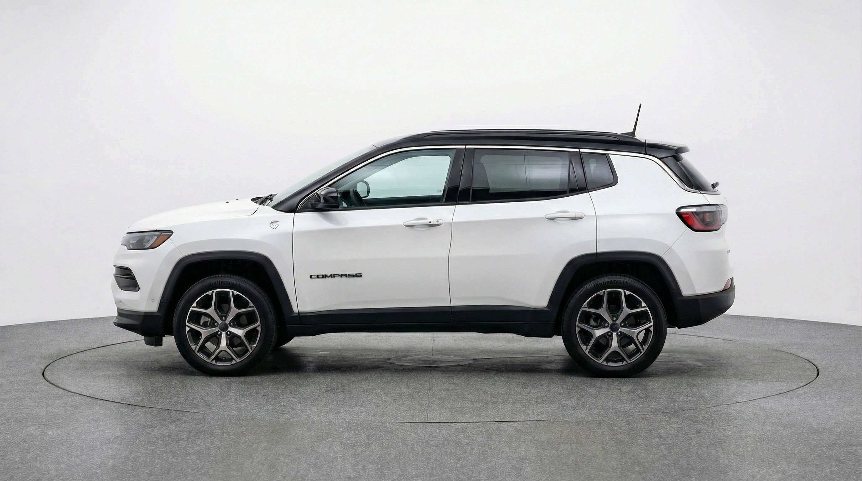 Used 2025 Jeep Compass Limited AWD/4WD image 5