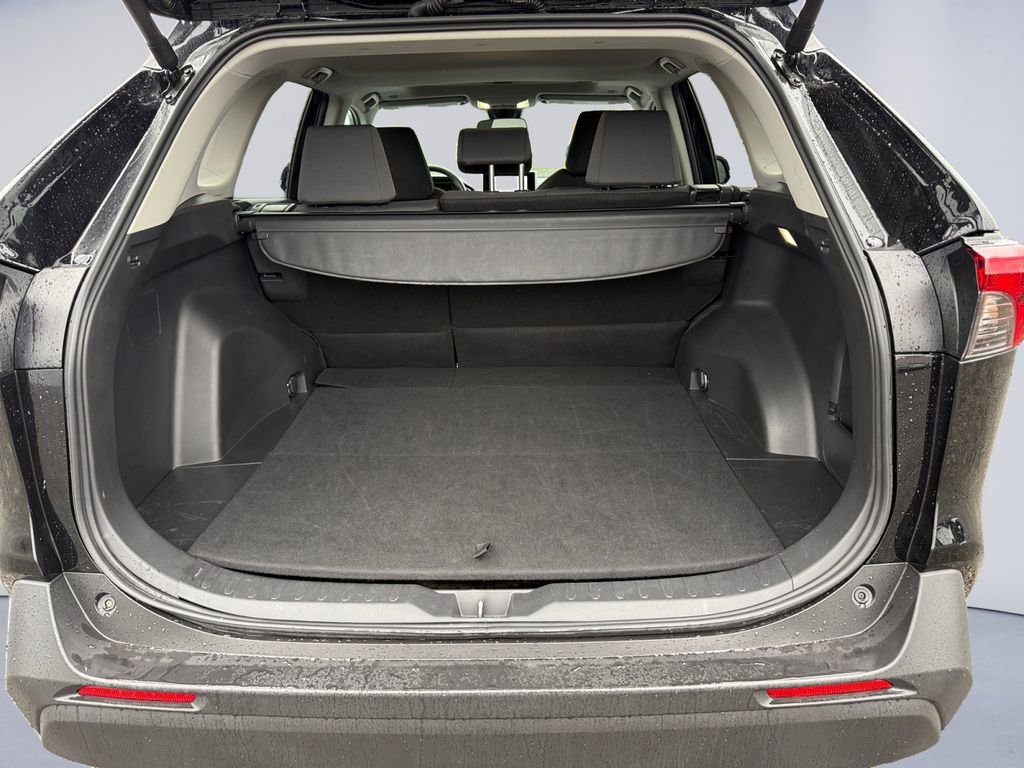 Used 2025 Toyota RAV4 XLE w/ Convenience Package image 19